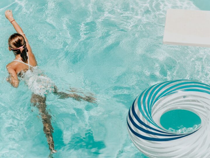 Je haar beschermen tegen chloor en zout water: zo doe je dat